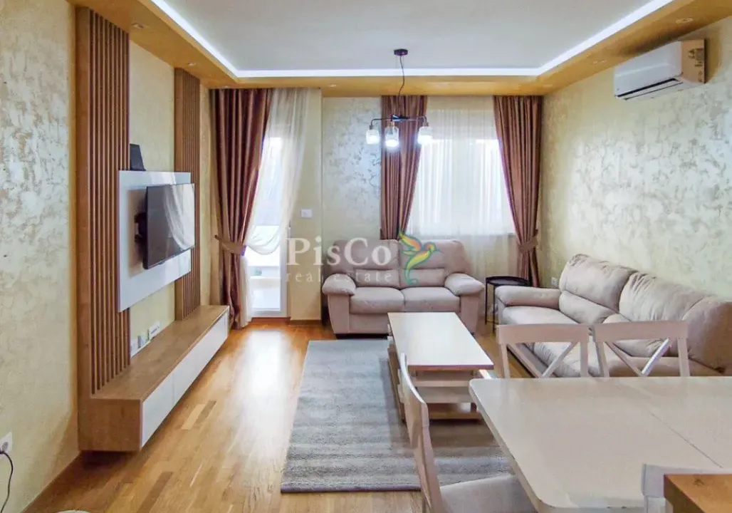 Izdavanje, dvosoban stan, 65m², City Kej, Podgorica