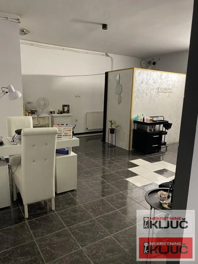 Prodaja, četvorosoban stan, 98m², Bulevar patrijarha Pavla, Novi Sad Sve Podlokacije