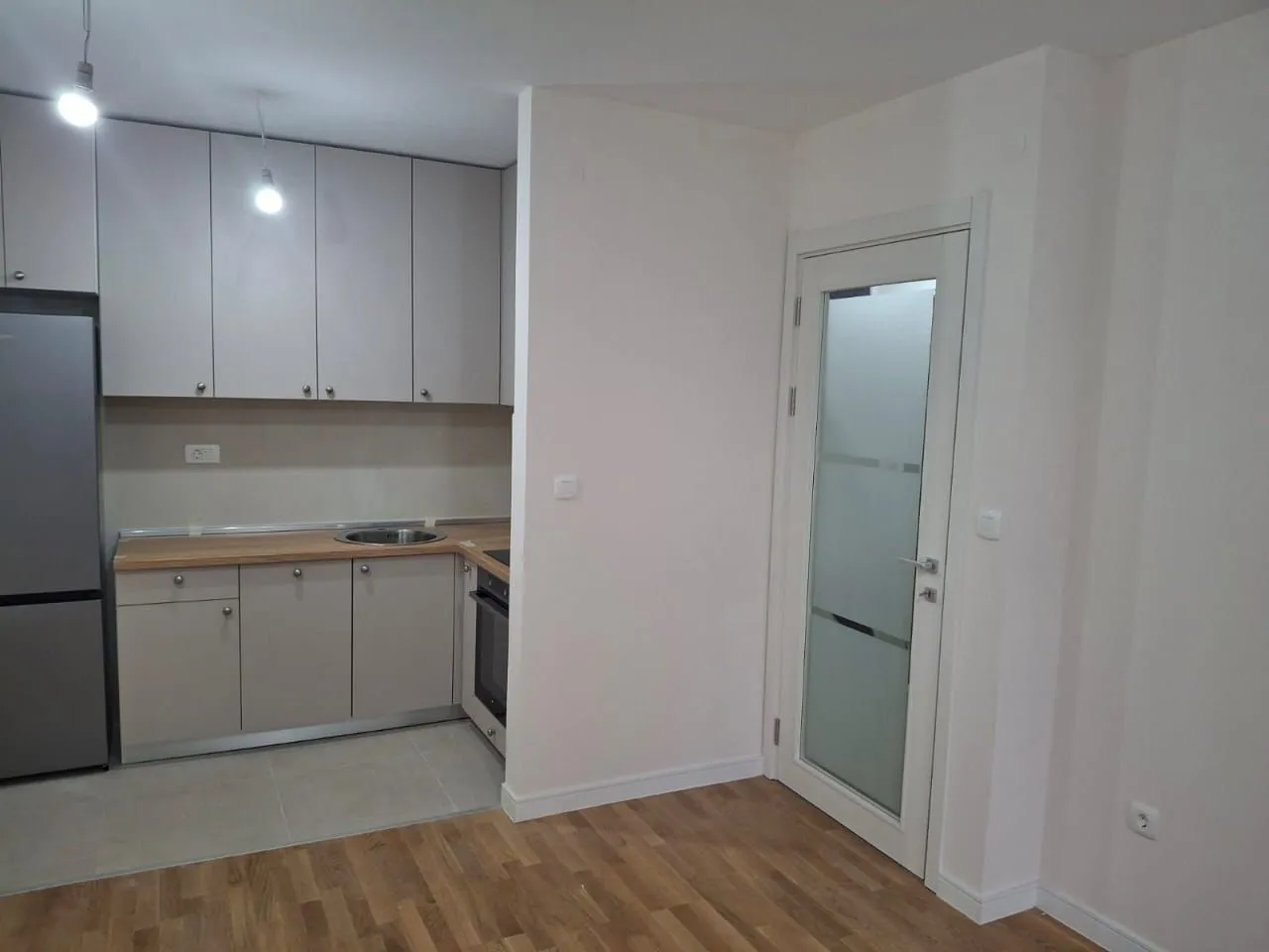 Izdavanje, jednosoban stan, 40m², Pobrežje, Podgorica