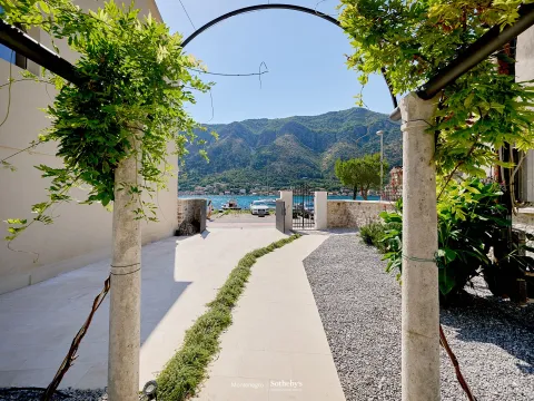 Rent, house, 200m², Dobrota, Kotor - image 42