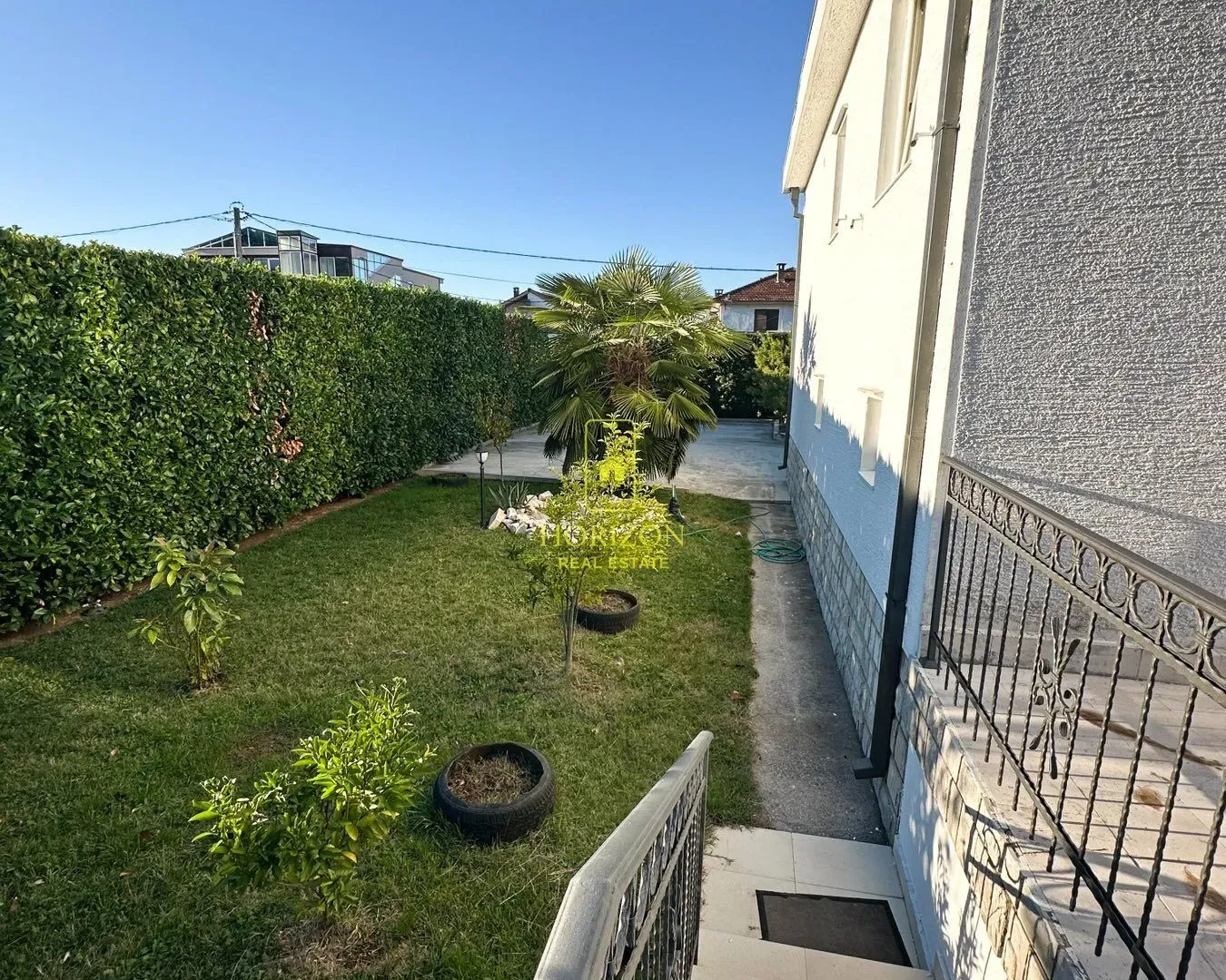 Izdavanje, kuća, 260m², Zagorič, Podgorica