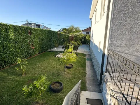 Izdavanje, kuća, 260m², Zagorič, Podgorica - image 1