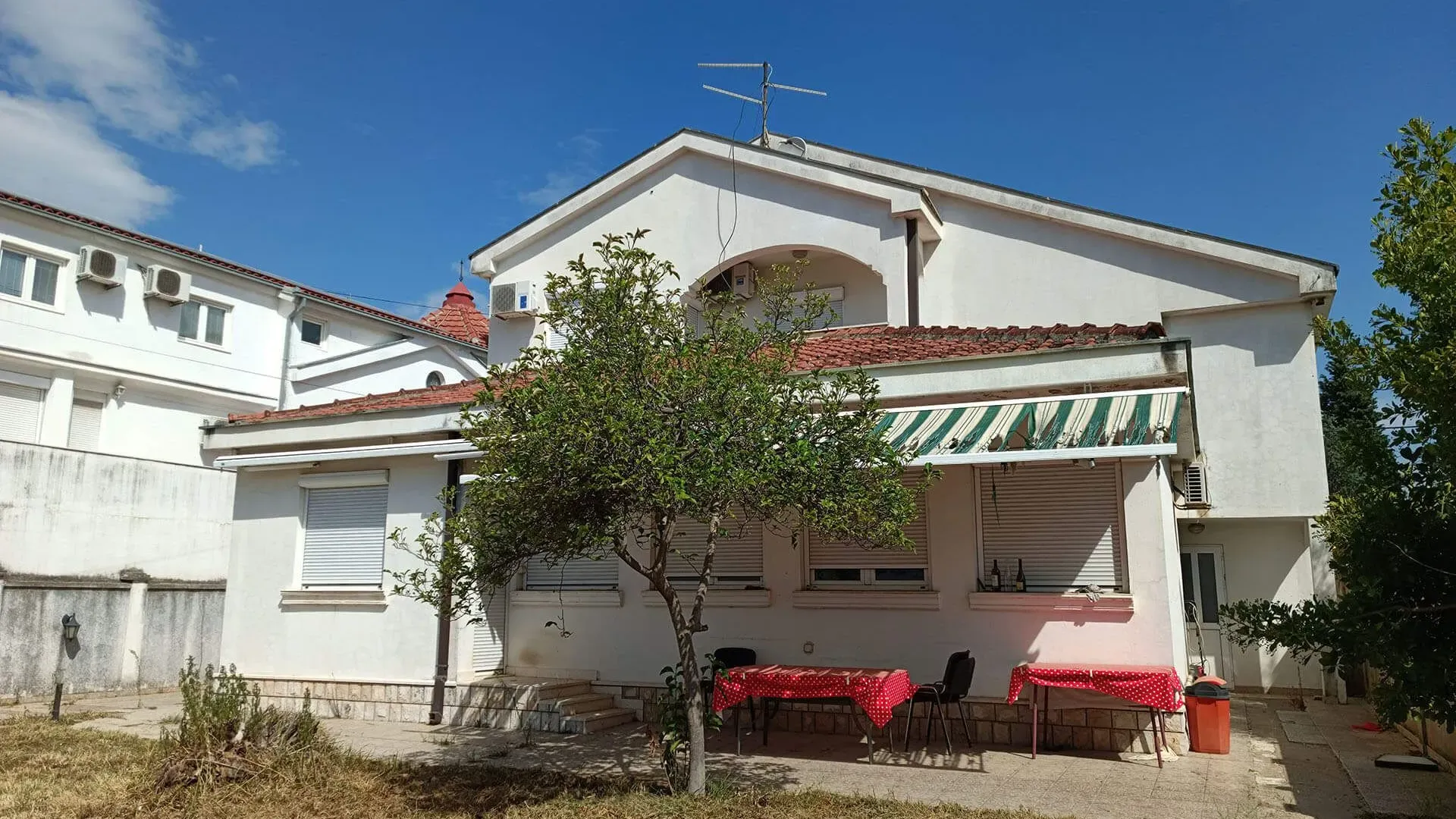 Prodaja, kuća, 380m², Ibričevina, Podgorica