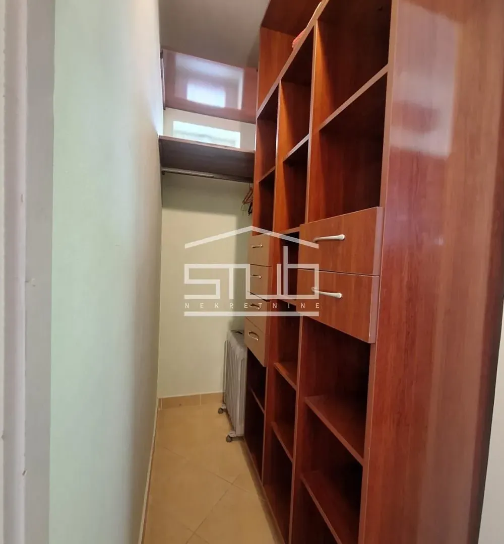 Rent, four bedroom apartment, 40m², Savski Venac, Beograd