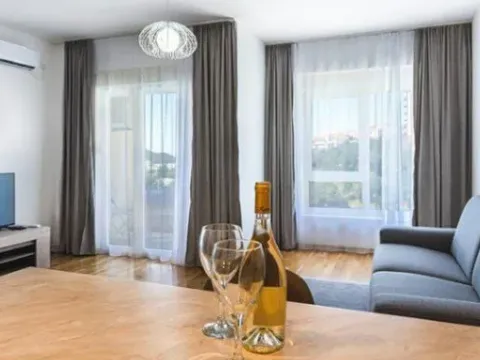 Izdavanje, garsonjera, 34m², Bečići, Budva - image 5