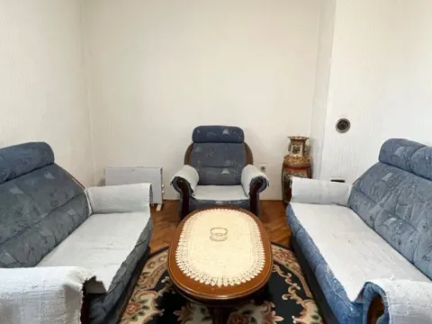 Izdavanje, dvosoban stan, 72m², Gintaš, Podgorica