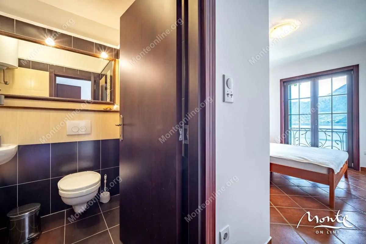 Prodaja, dvosoban stan, 94m², Kostanjica, Kotor