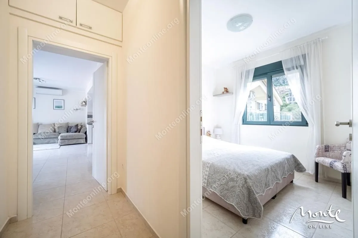 Prodaja, dvosoban stan, 109m², Dobrota, Kotor