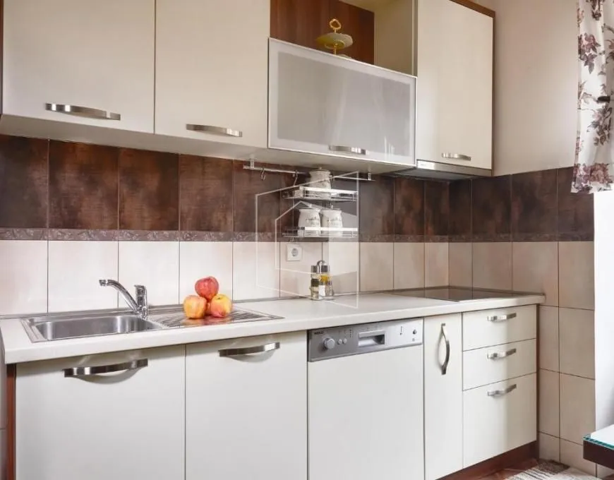 Izdavanje, jednosoban stan, 75m2, Stari Grad Kotor, Kotor