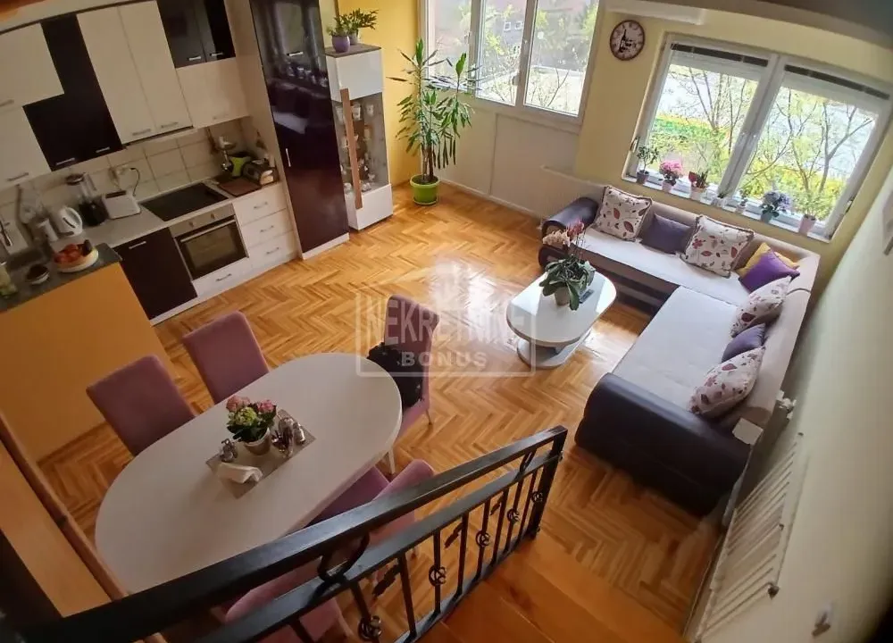 Prodaja, četvorosoban stan, 116m², Centar, Subotica