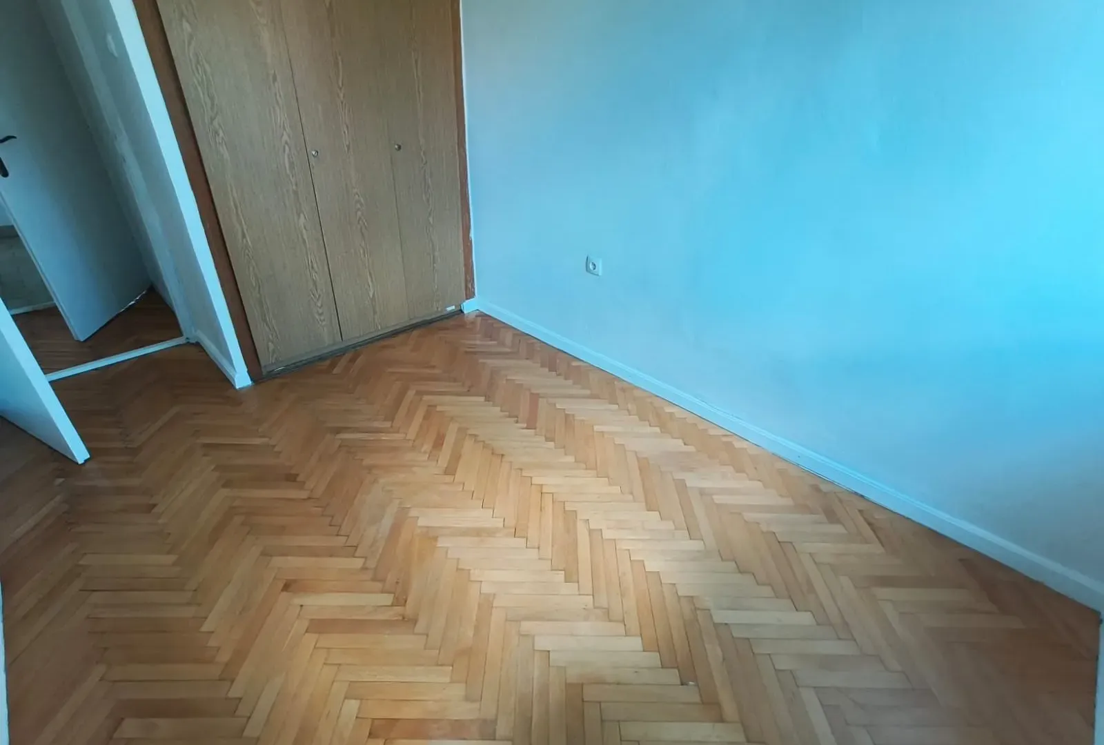 Izdavanje, trosoban stan, 95m², Gintaš, Podgorica