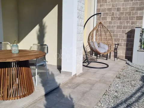 Izdavanje, stan, 72m², Tivat, Crna Gora - image 2