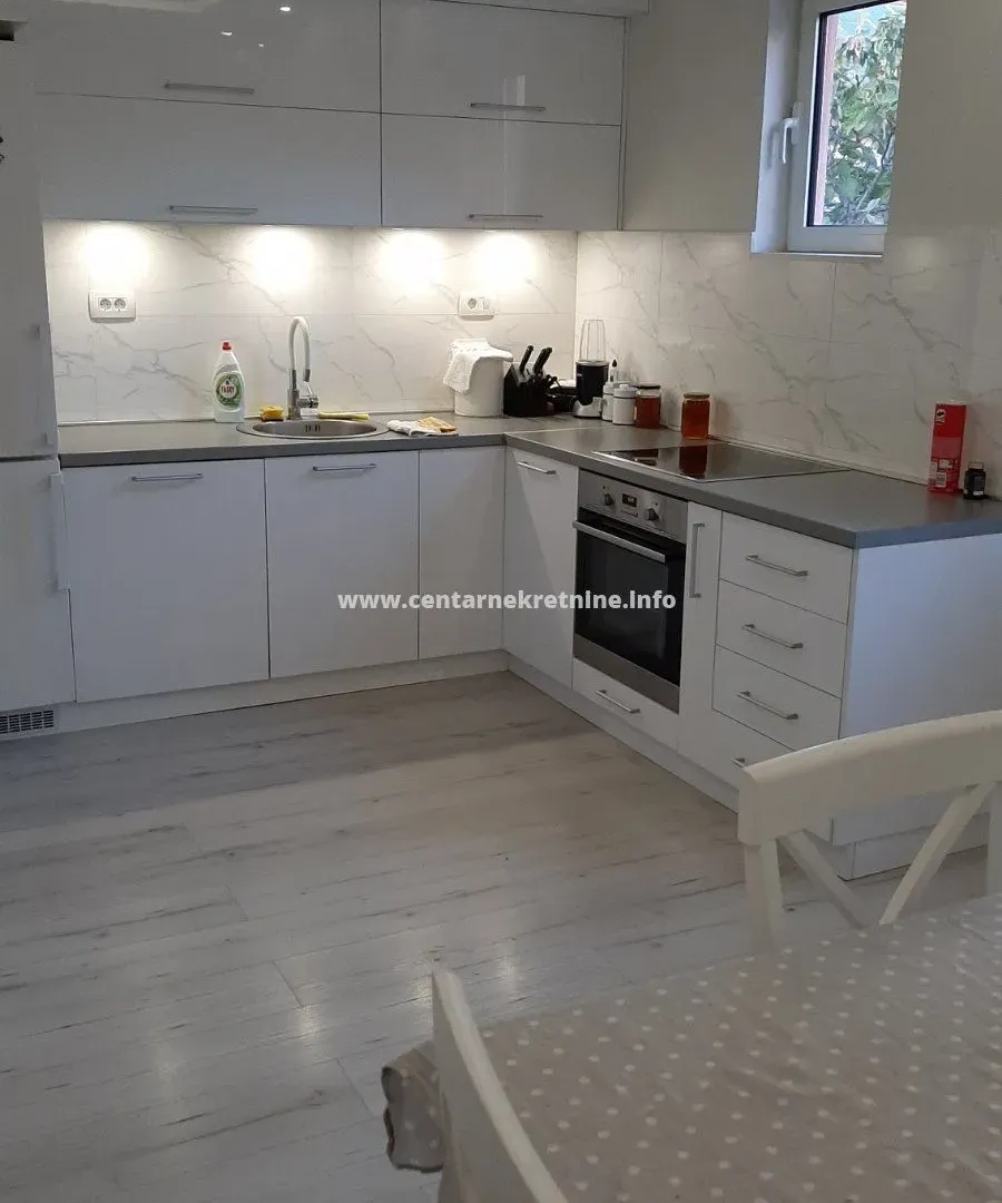 Sale, house, 180m², Konik, Podgorica