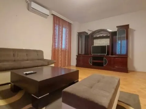 Rent, two bedroom apartment, 92m², Dalmatinska ulica, Podgorica - image 2