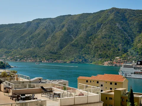 Prodaja, dvosoban stan, 75m², Dobrota, Kotor