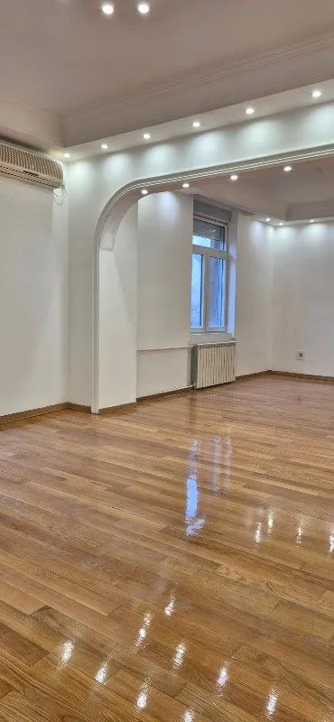 Izdavanje, četvorosoban stan, 144m², Vračar Sve Podlokacije, Beograd