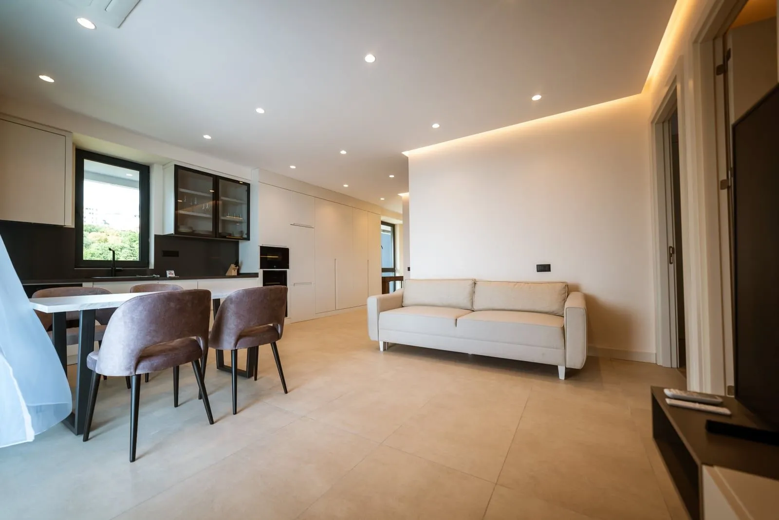 Prodaja, trosoban stan, 77m², Bečići, Budva