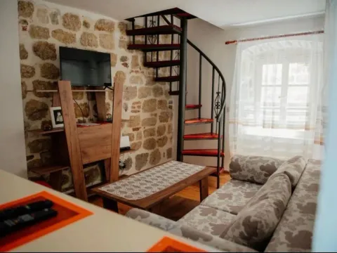 Rent, one bedroom apartment, 40m², Stari Grad Kotor, Kotor - image 10