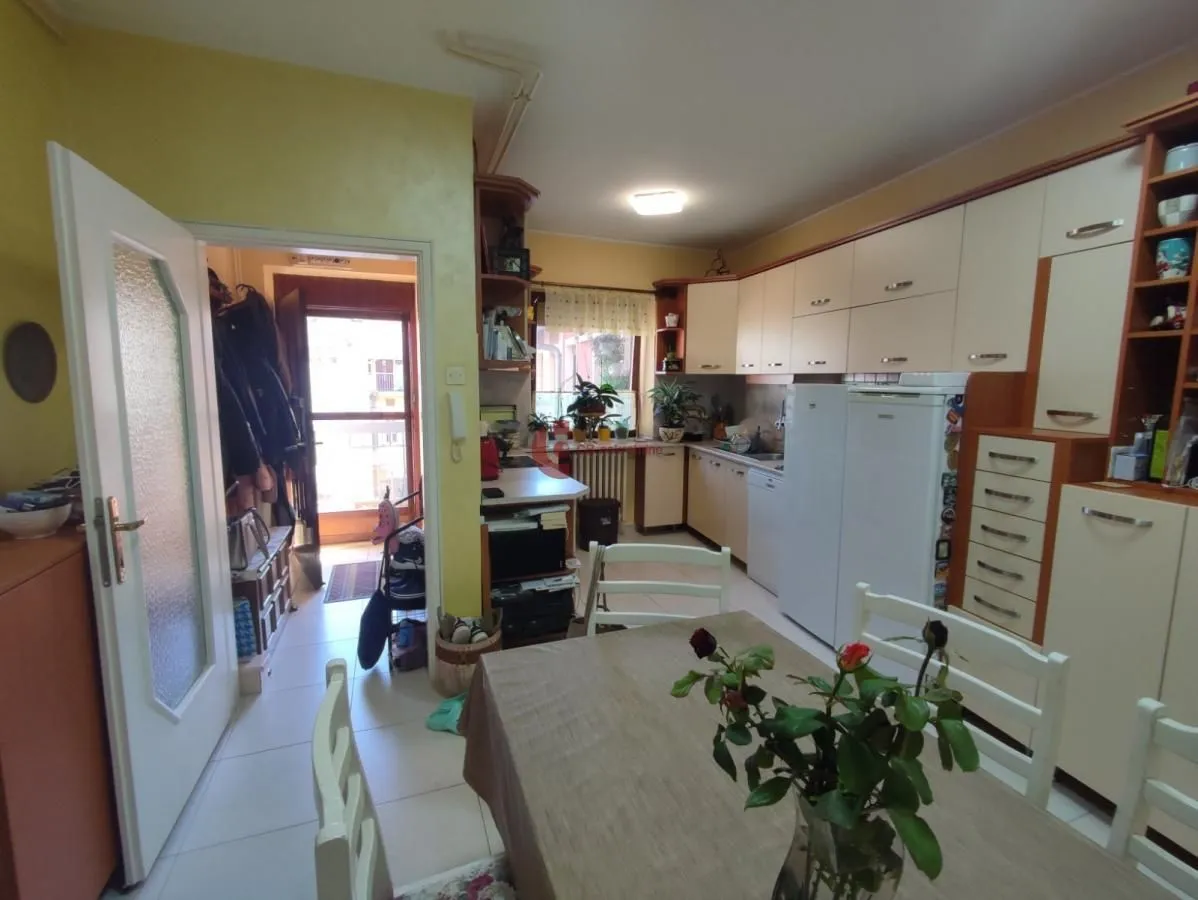 Prodaja, trosoban stan, 94m², Centar, Subotica