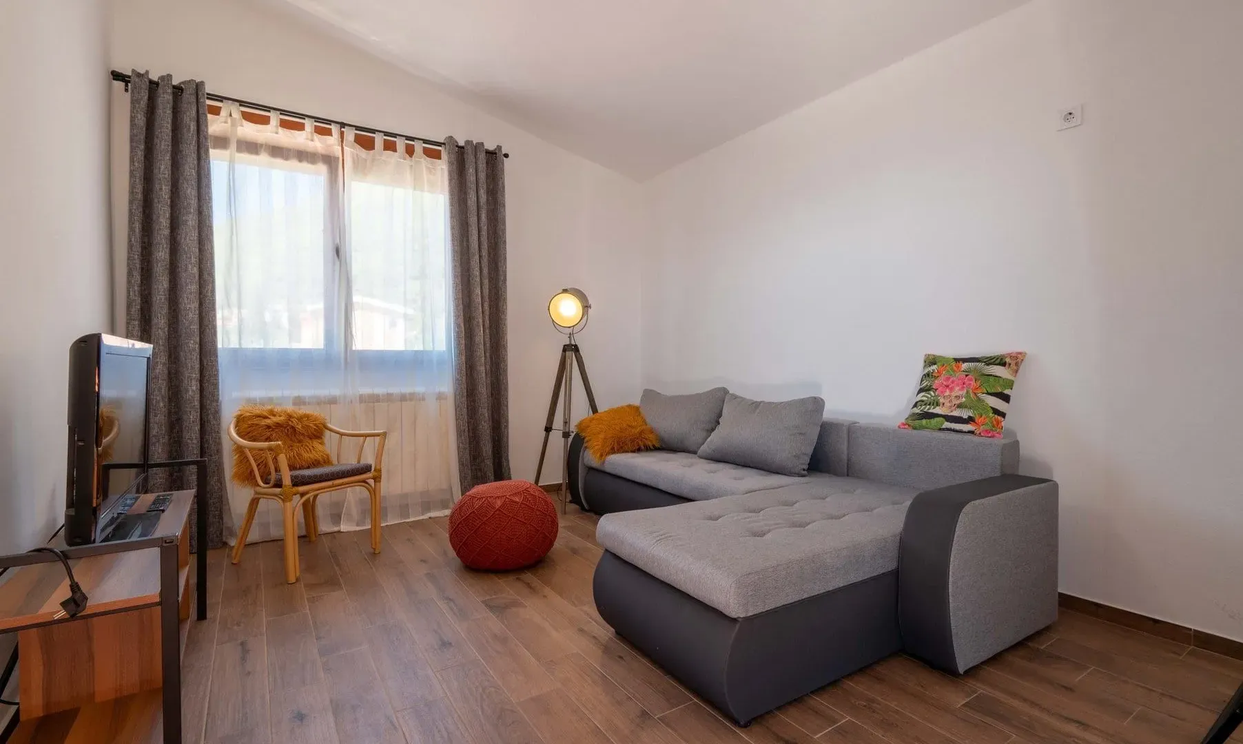 Sale, house, 500m², Šušanj, Bar
