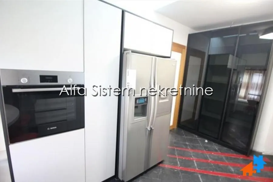 Izdavanje, stan, 220m², Savski Venac, Beograd