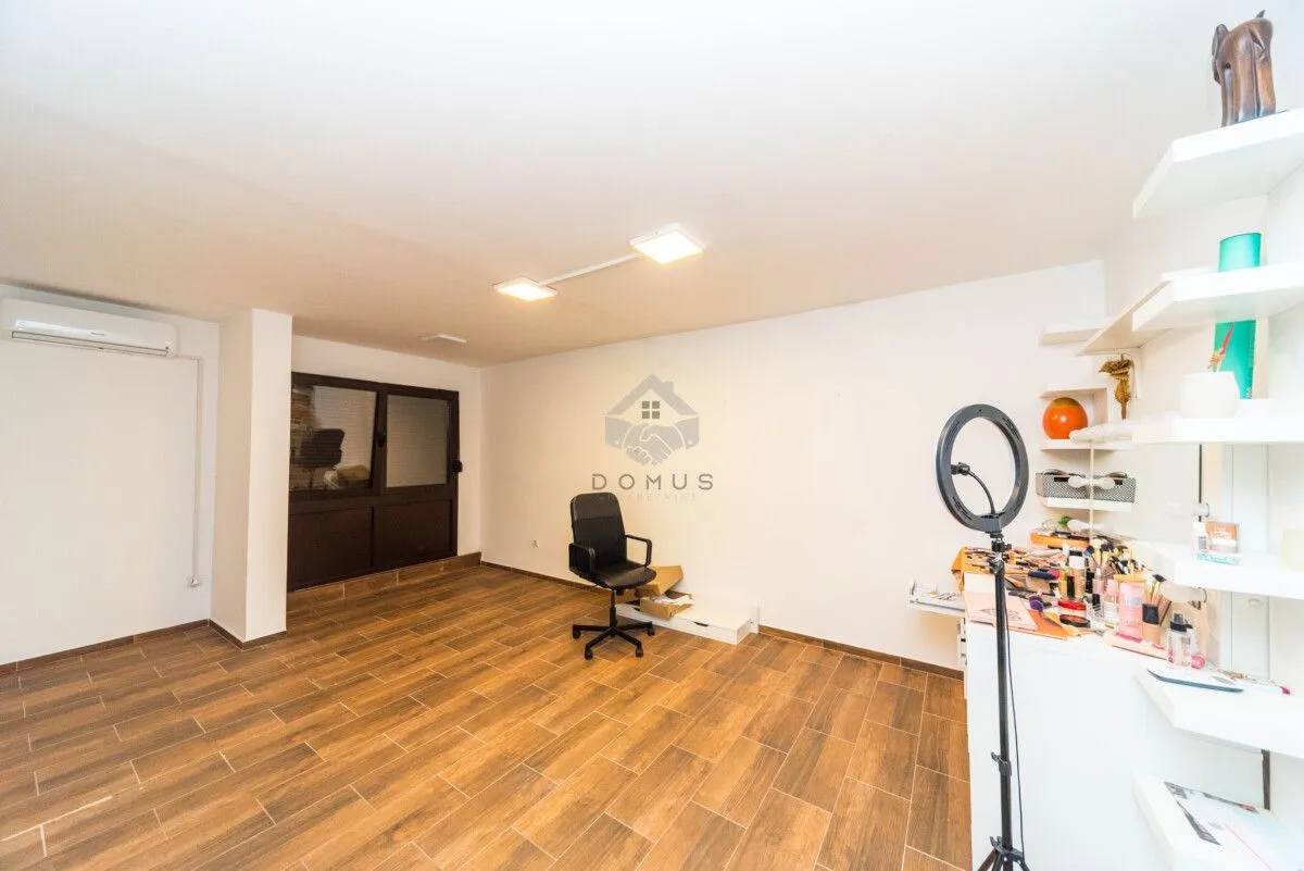 Rent, office space, 80m², Blok 5, Podgorica