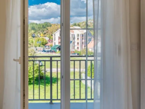 Izdavanje, dvosoban stan, 64m², Gruda, Cetinje - image 2