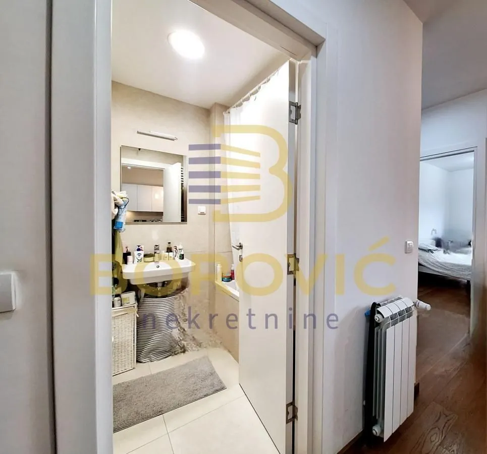 Izdavanje, dvosoban stan, 44m², Vračar Sve Podlokacije, Beograd