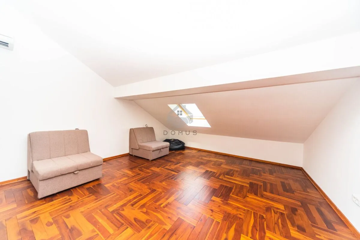 Prodaja, četvorosoban stan, 175m², Gorica C, Podgorica