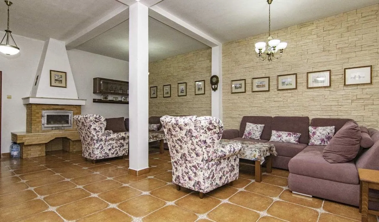Prodaja, kuća, 400m², Danilovgrad, Crna Gora