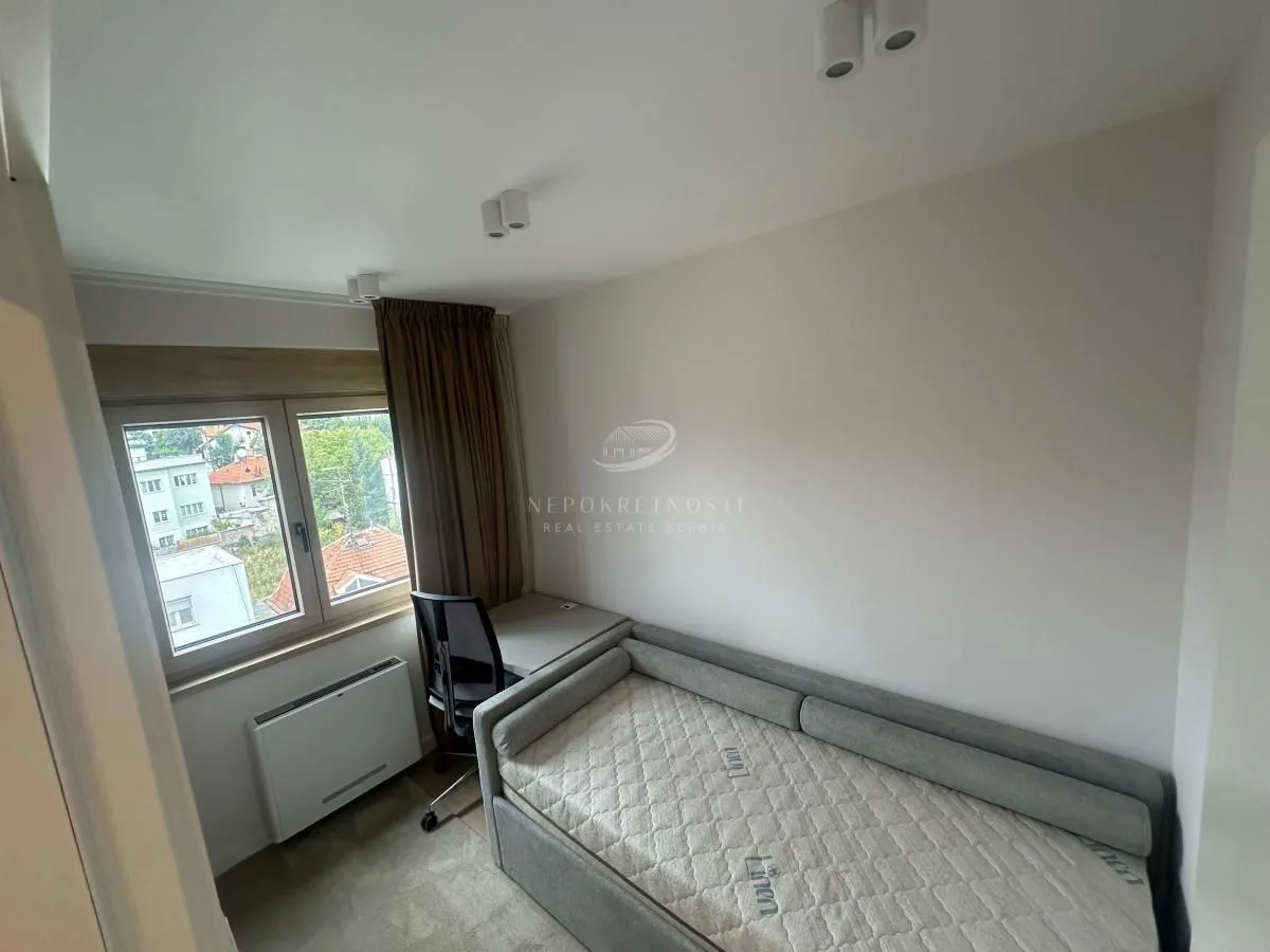 Izdavanje, četvorosoban stan, 130m², Južni Bulevar, Vračar Sve Podlokacije