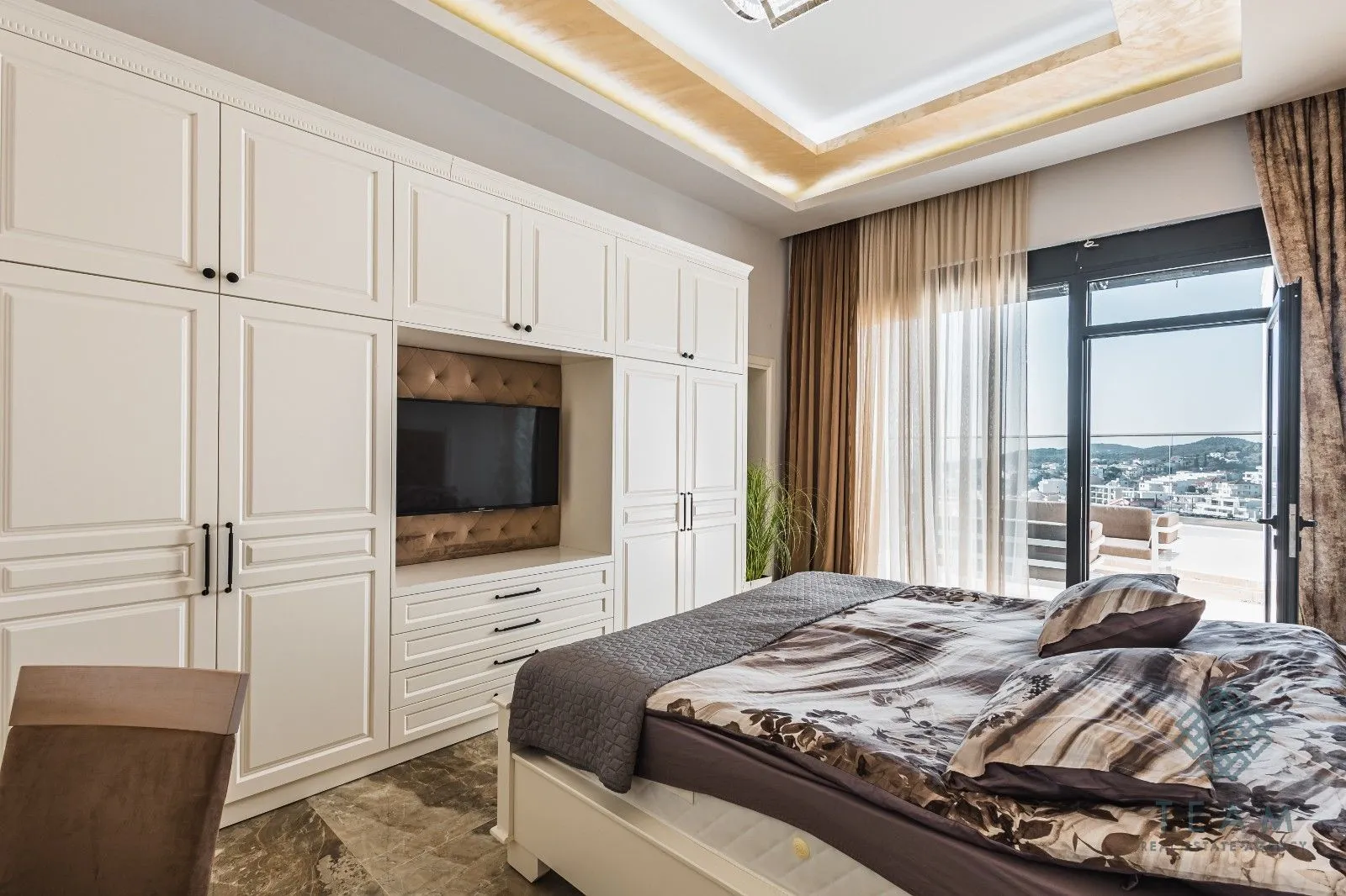 Sale, three bedroom apartment, 476m², Pinješ, Ulcinj