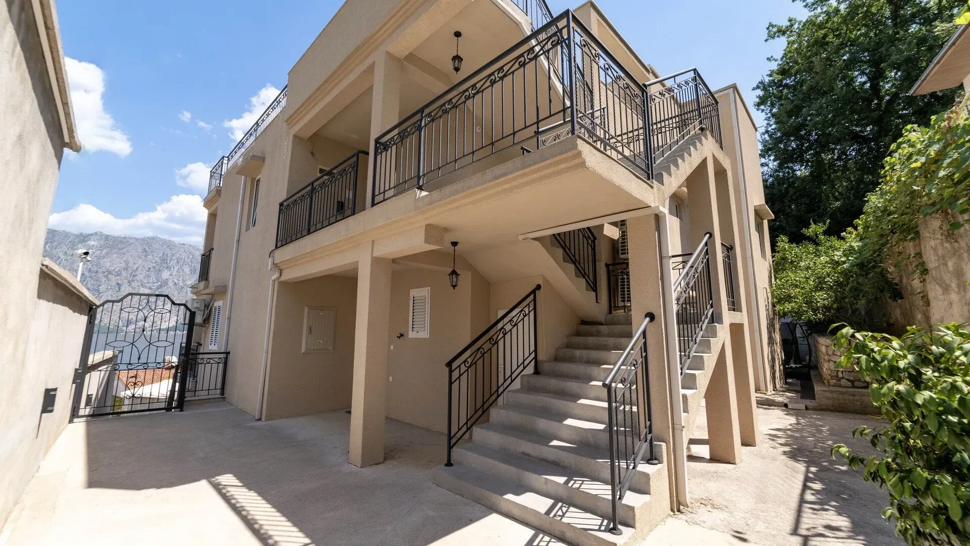 Prodaja, stan, 440m², Stoliv, Kotor