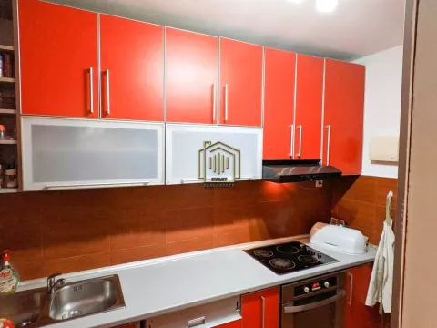 Prodaja, trosoban stan, 75m², Stari Aerodrom, Podgorica - image 4