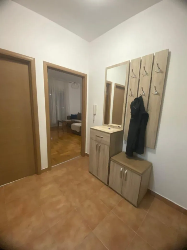 Izdavanje, jednosoban stan, 43m², Tuški Put, Podgorica