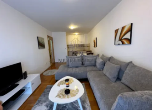 Izdavanje, dvosoban stan, 72m², Stari Aerodrom, Podgorica