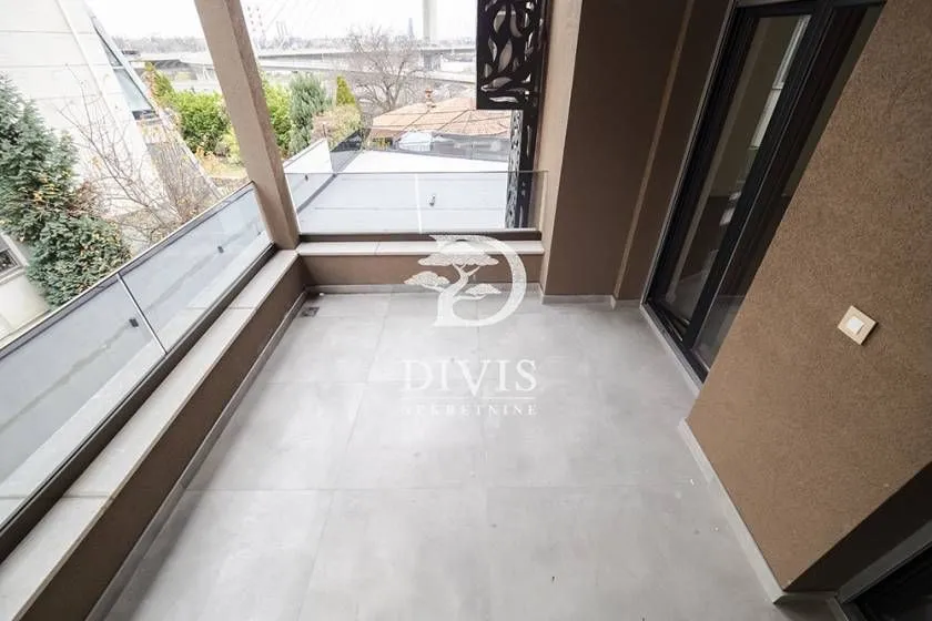 Izdavanje, poslovni prostor, 15330m², Senjak, Beograd