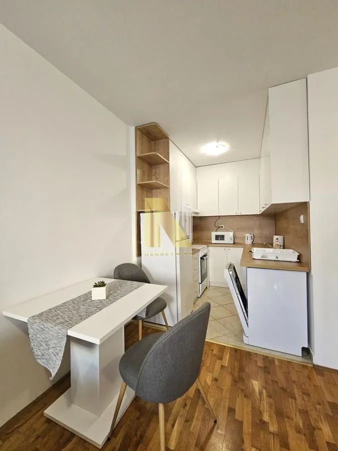 Izdavanje, garsonjera, 25m², Bulevar Evrope, Novi Sad Sve Podlokacije