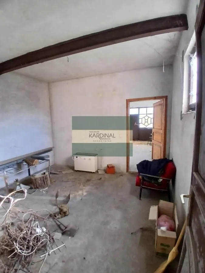 Sale, house, 536m², XI Kongres, Paraćin