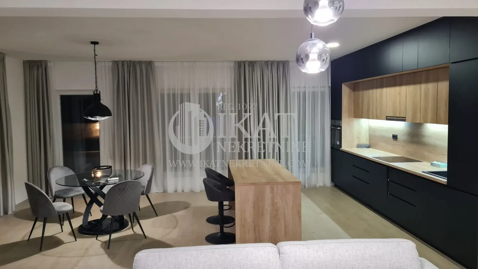 Rent, four bedroom apartment, 160m², Savski Venac, Beograd
