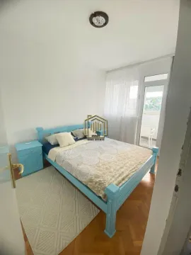 Furnished bedroom with a double bed and access to the terrace. - image 5