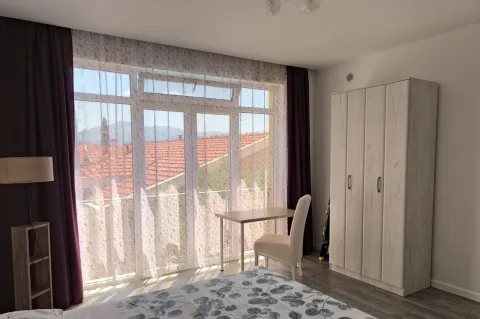 Izdavanje, trosoban stan, 147m², Đenovići, Herceg Novi - image 10