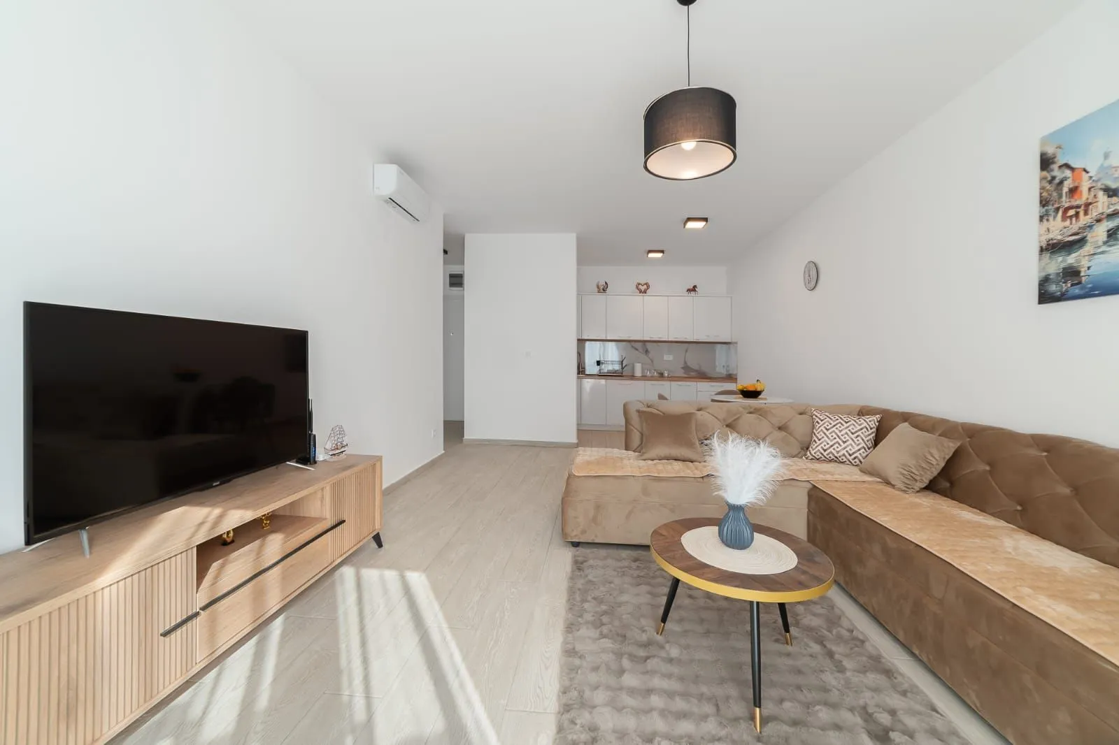 Izdavanje, jednosoban stan, 57m², Bečići, Budva
