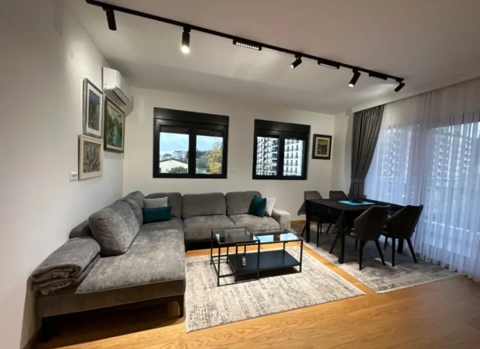 Izdavanje, dvosoban stan, 70m², Ljubović, Podgorica