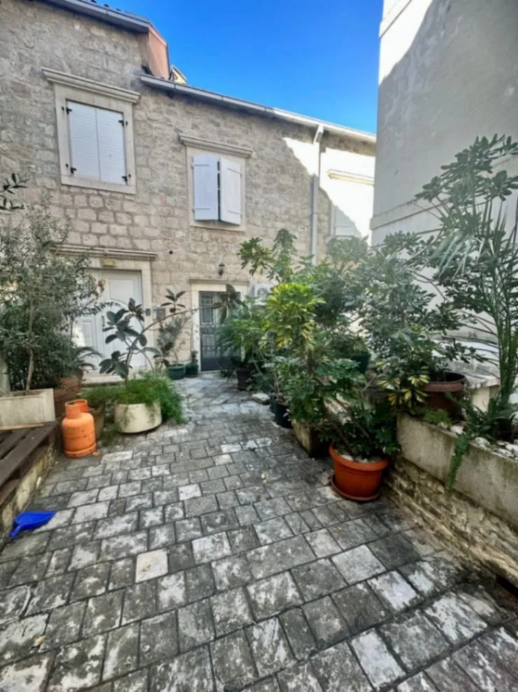 Sale, three bedroom apartment, 86m², Stari Grad, Budva