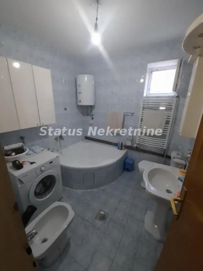 Prodaja, četvorosoban stan, 160m², Lipov gaj, Novi Sad Sve Podlokacije