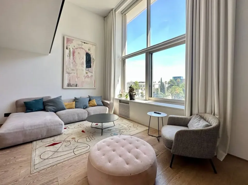 Izdavanje, dvosoban stan, 101m², Centar, Budva