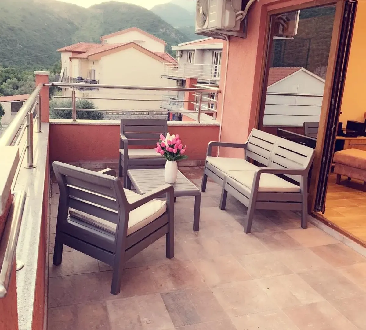 Rent, two bedroom apartment, 73m², Bečići, Budva