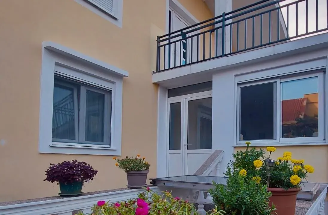 Izdavanje, trosoban stan, 130m², Zabjelo, Podgorica