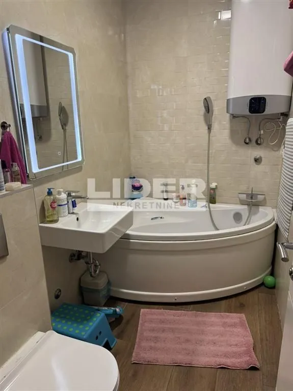Izdavanje, trosoban stan, 70m², Crveni Krst, Beograd